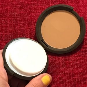 Becca Perfect Skin Mineral Powder Foundation